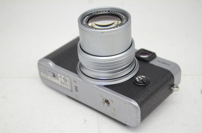 FUJIFILM フジフィルム X20 コンパクトデジタルカメラ シルバー 251007j