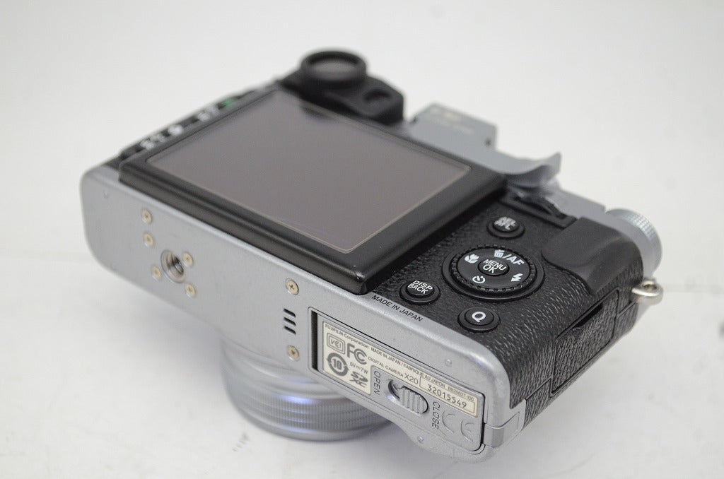 FUJIFILM フジフィルム X20 コンパクトデジタルカメラ シルバー 251007j