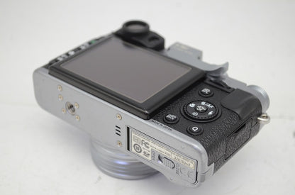 FUJIFILM フジフィルム X20 コンパクトデジタルカメラ シルバー 251007j