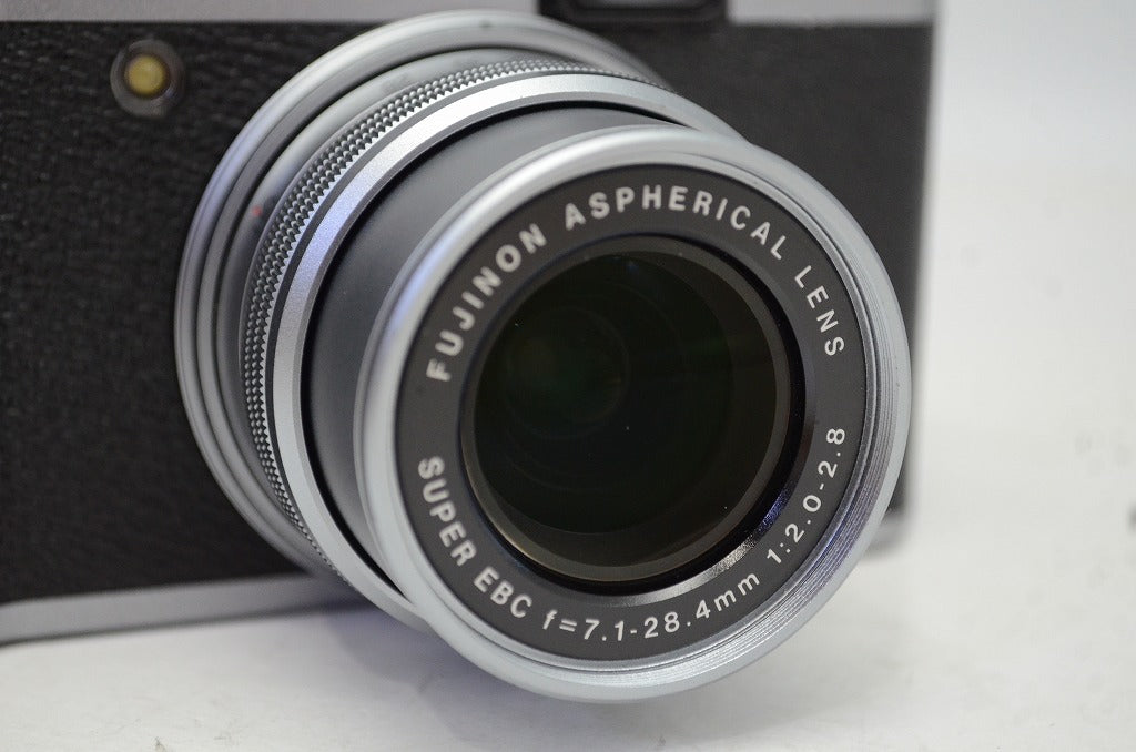 FUJIFILM フジフィルム X20 コンパクトデジタルカメラ シルバー 251007j