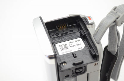 美品 JVC ケンウッド GZ-E600 デジタルビデオカメラ ホワイト 260812aj