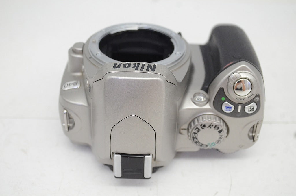 良品 Nikon ニコン D40 ボディ シルバー デジタル一眼レフカメラ 251009b