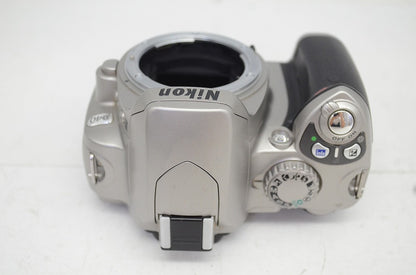 良品 Nikon ニコン D40 ボディ シルバー デジタル一眼レフカメラ 251009b