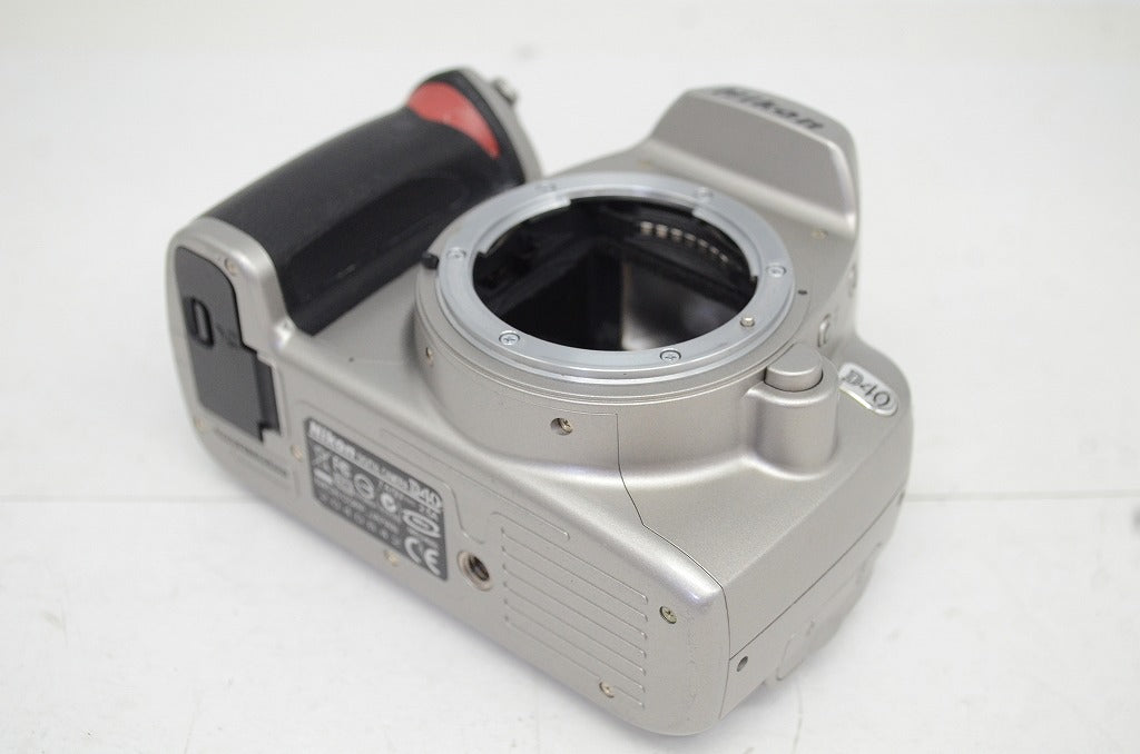 良品 Nikon ニコン D40 ボディ シルバー デジタル一眼レフカメラ 251009b