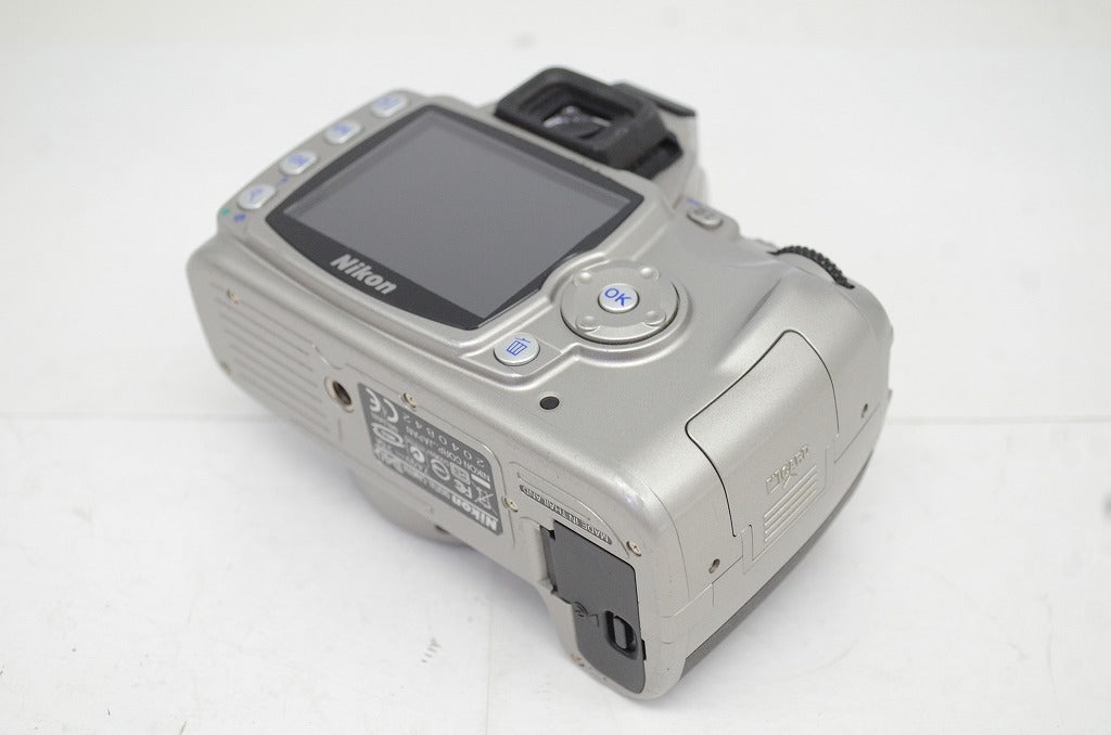 良品 Nikon ニコン D40 ボディ シルバー デジタル一眼レフカメラ 251009b