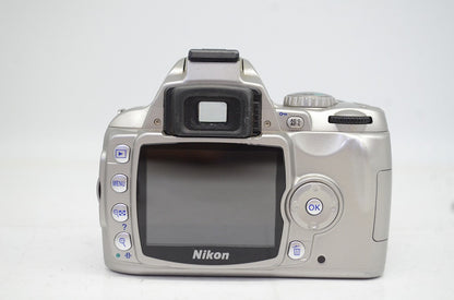 良品 Nikon ニコン D40 ボディ シルバー デジタル一眼レフカメラ 251009b