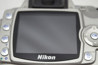 良品 Nikon ニコン D40 ボディ シルバー デジタル一眼レフカメラ 251009b