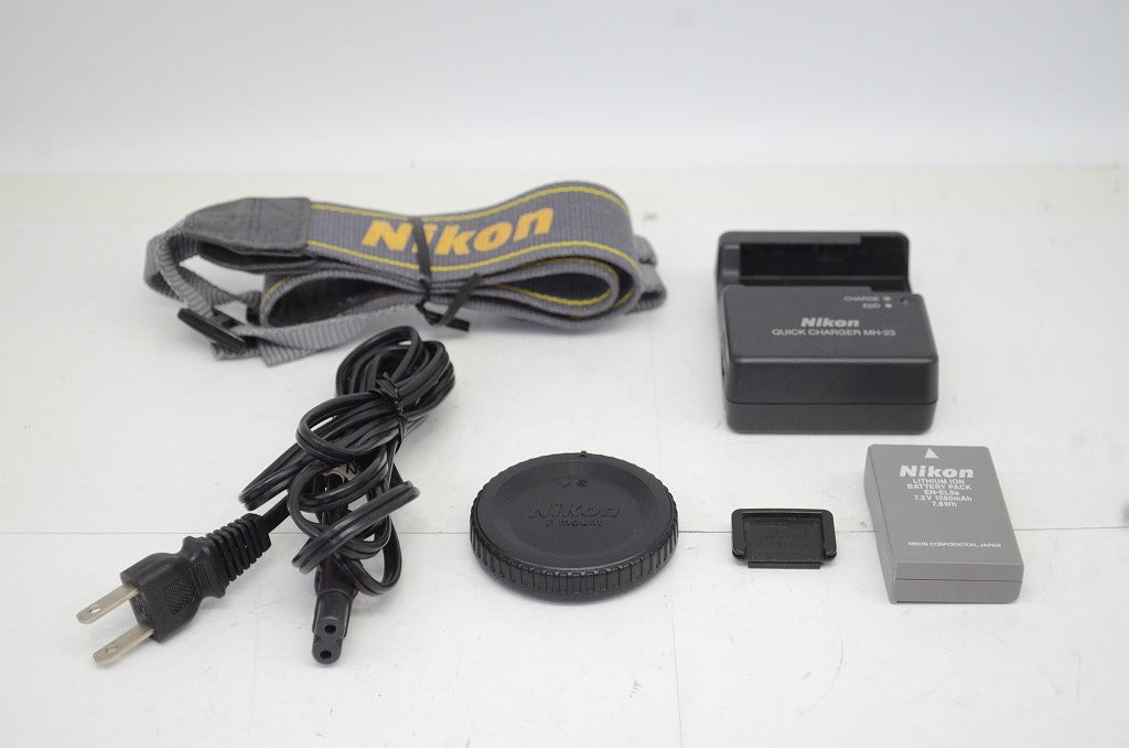 良品 Nikon ニコン D40 ボディ シルバー デジタル一眼レフカメラ 251009b