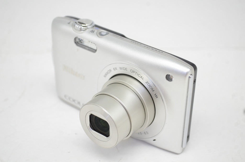 良品 Nikon ニコン COOLPIX S3300 コンパクトデジタルカメラ クリスタルシルバー 251010z