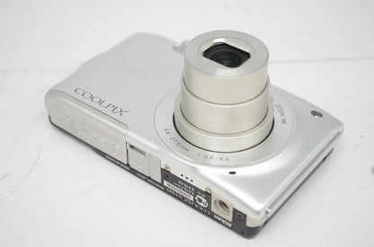 良品 Nikon ニコン COOLPIX S3300 コンパクトデジタルカメラ クリスタルシルバー 251010z