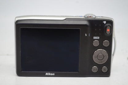 良品 Nikon ニコン COOLPIX S3300 コンパクトデジタルカメラ クリスタルシルバー 251010z