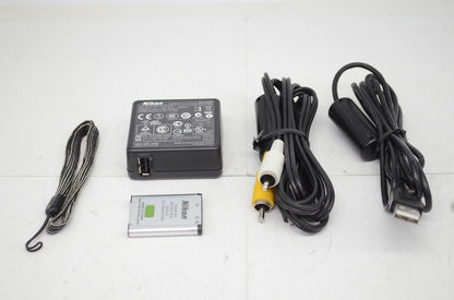 良品 Nikon ニコン COOLPIX S3300 コンパクトデジタルカメラ クリスタルシルバー 251010z