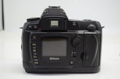 Nikon ニコン D70 + AF-S DX NIKKOR 18-70mm F3.5-4.5G レンズキット デジタル一眼レフカメラ 251006m