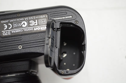 Nikon ニコン D70 + AF-S DX NIKKOR 18-70mm F3.5-4.5G レンズキット デジタル一眼レフカメラ 251006m