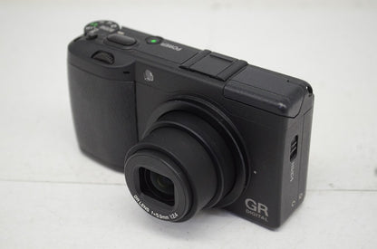 美品 RICOH リコー GR DIGITAL II 10.1 MP (1001万画素) コンパクトデジタルカメラ 別売GH-1 元箱付 251011a