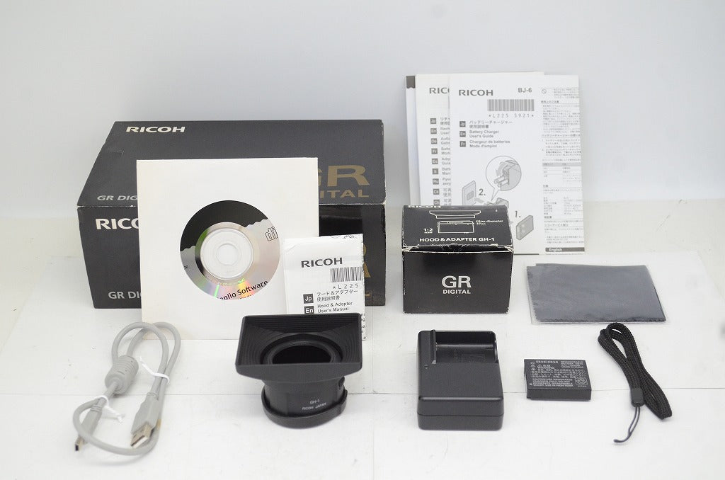 美品 RICOH リコー GR DIGITAL II 10.1 MP (1001万画素) コンパクトデジタルカメラ 別売GH-1 元箱付 251011a