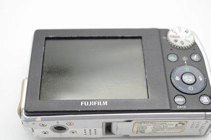 FUJIFILM フジフィルム FinePix F40fd コンパクトデジタルカメラ シルバー 250507p