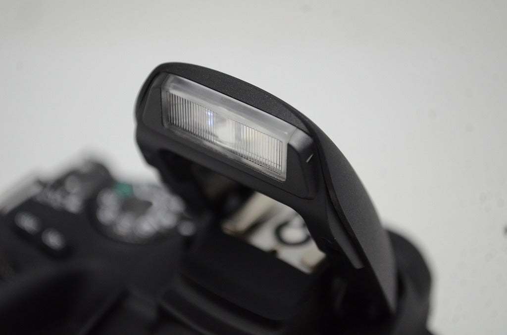 美品 Canon キヤノン EOS Kiss X9 ボディ + EF-S 18-55mm IS STM レンズキット デジタル一眼レフカメラ 251020ah