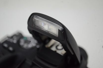 美品 Canon キヤノン EOS Kiss X9 ボディ + EF-S 18-55mm IS STM レンズキット デジタル一眼レフカメラ 251020ah