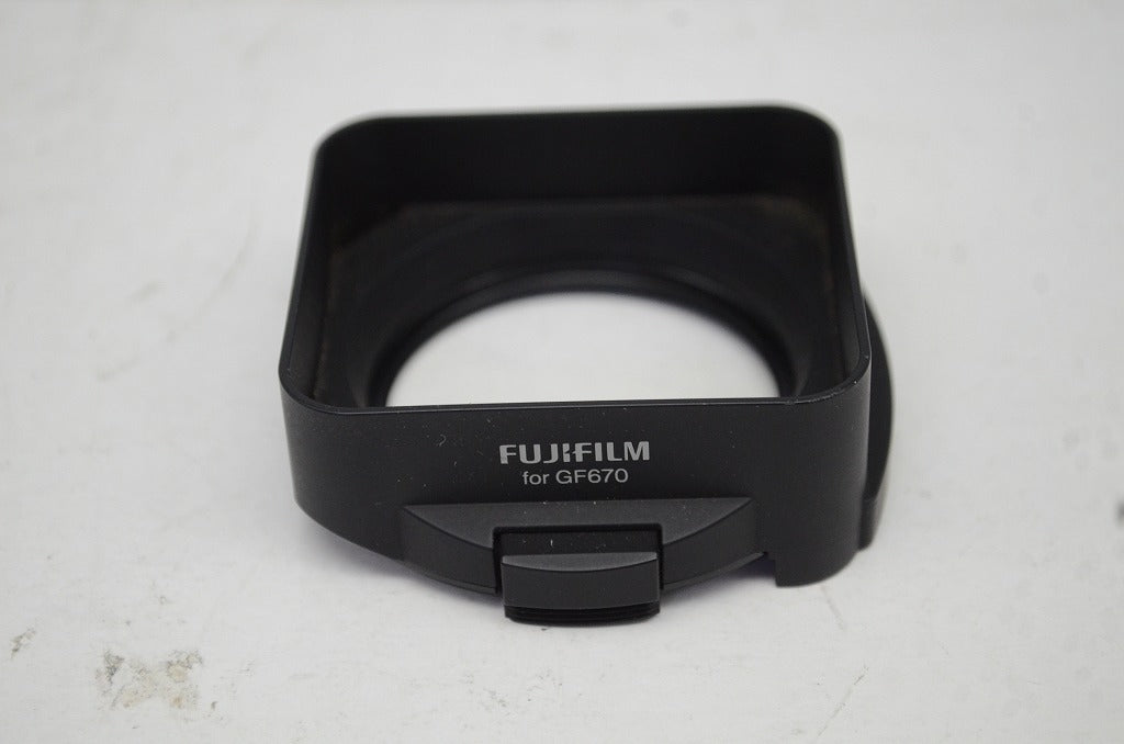 美品 FUJIFILM フジフィルム GF670専用レンズフード 元箱付 251015c