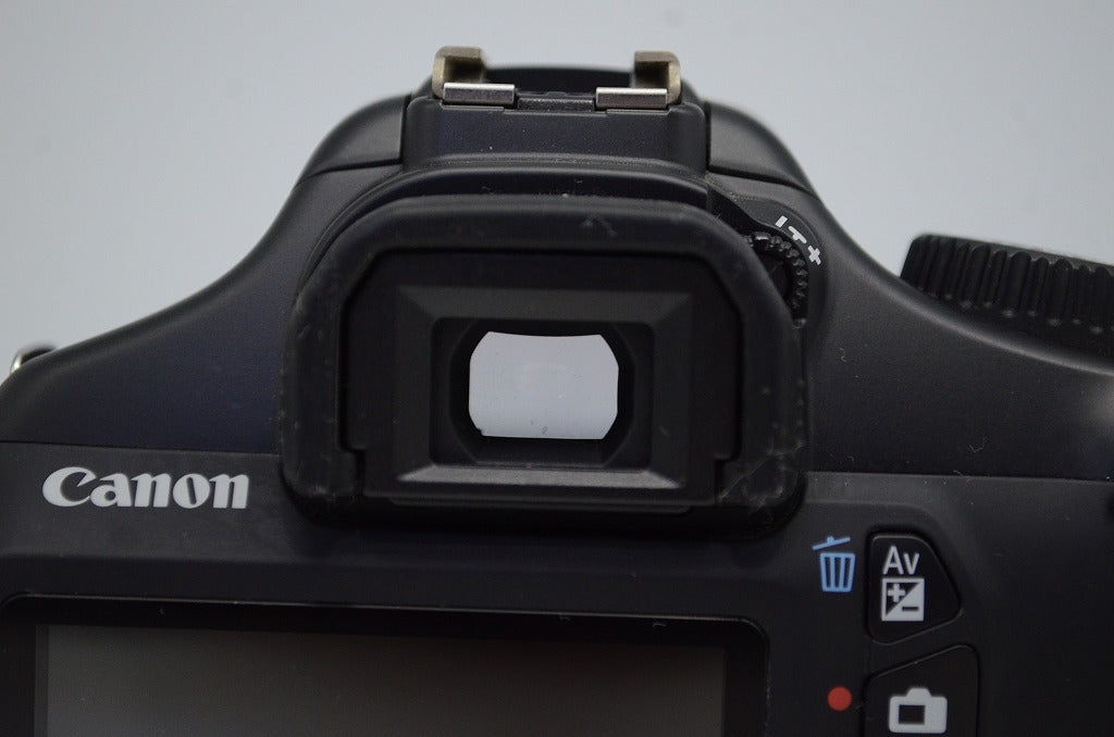 美品 Canon キヤノン EOS Kiss X50 + EF-S 18-55mm IS II レンズキット デジタル一眼レフカメラ 251016z