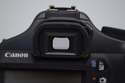 美品 Canon キヤノン EOS Kiss X50 + EF-S 18-55mm IS II レンズキット デジタル一眼レフカメラ 251016z