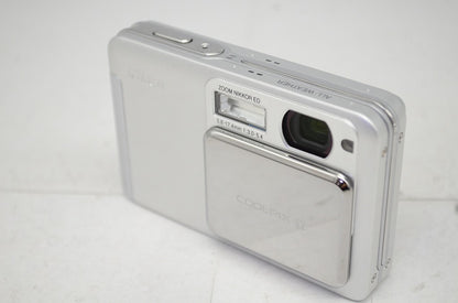 美品 Nikon ニコン COOLPIX S2 コンパクトデジタルカメラ シルバー 元箱付 251017m