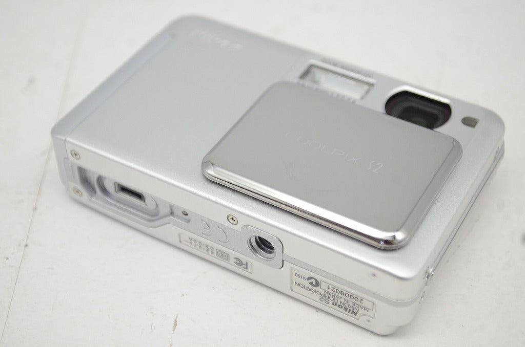 美品 Nikon ニコン COOLPIX S2 コンパクトデジタルカメラ シルバー 元箱付 251017m