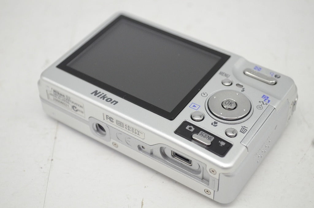 美品 Nikon ニコン COOLPIX S2 コンパクトデジタルカメラ シルバー 元箱付 251017m