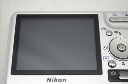 美品 Nikon ニコン COOLPIX S2 コンパクトデジタルカメラ シルバー 元箱付 251017m