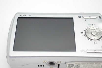 FUJIFILM フジフィルム FinePix F100fd コンパクトデジタルカメラ シルバー 250603g