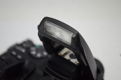 美品 Canon キヤノン EOS Kiss X10 EF-S 18-55 IS STM レンズキット デジタル一眼レフカメラ 元箱付 251017f