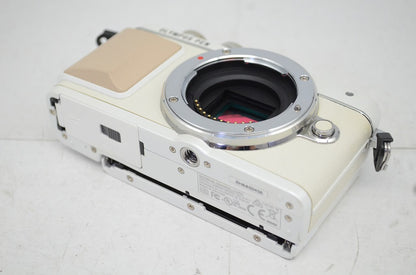 良品 OLYMPUS オリンパス PEN Lite E-PL7 14-42mm EZ レンズキット ミラーレス一眼カメラ ホワイト 251020ag