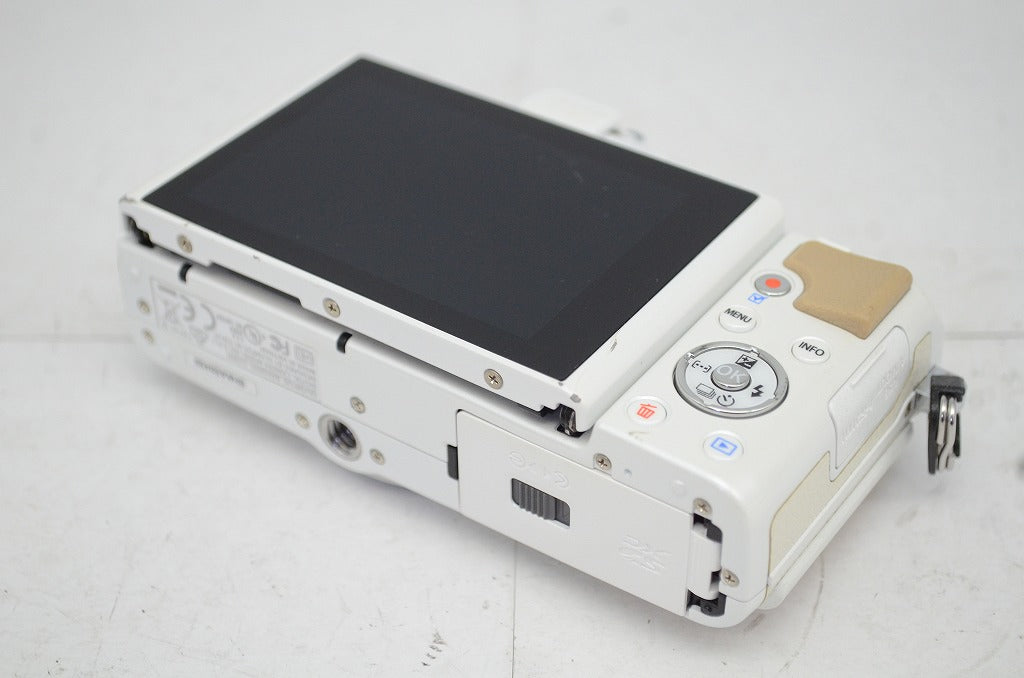 良品 OLYMPUS オリンパス PEN Lite E-PL7 14-42mm EZ レンズキット ミラーレス一眼カメラ ホワイト 251020ag