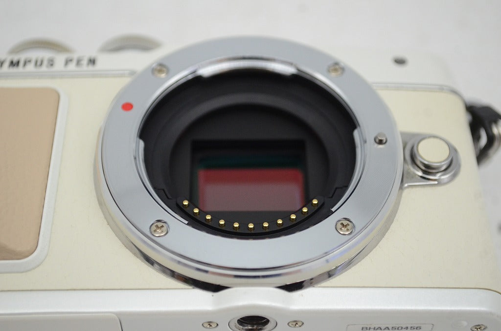 良品 OLYMPUS オリンパス PEN Lite E-PL7 14-42mm EZ レンズキット ミラーレス一眼カメラ ホワイト 251020ag