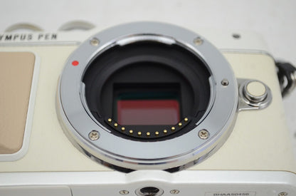 良品 OLYMPUS オリンパス PEN Lite E-PL7 14-42mm EZ レンズキット ミラーレス一眼カメラ ホワイト 251020ag