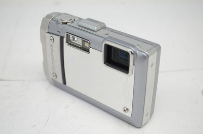 良品 OLYMPUS オリンパス TG-810 Tough コンパクトデジタルカメラ シルバー PT-051付 251020t