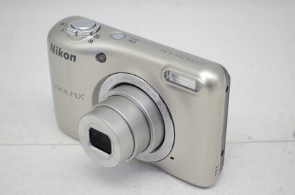 美品 Nikon ニコン COOLPIX L31 シルバー コンパクトデジタルカメラ 251021j