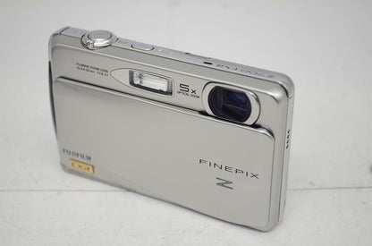 良品 FUJIFILM フジフィルム FinePix Z700EXR コンパクトデジタルカメラ シルバー 251021ab