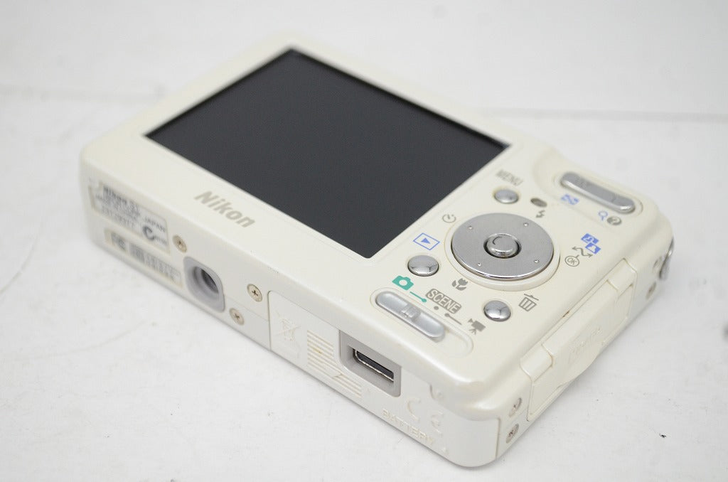 良品 Nikon ニコン COOLPIX S1 ホワイト コンパクトデジタルカメラ 251020b