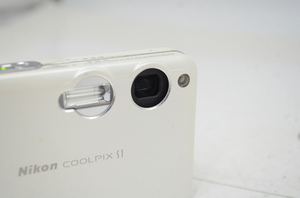 良品 Nikon ニコン COOLPIX S1 ホワイト コンパクトデジタルカメラ 251020b