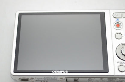 訳あり品 OLYMPUS オリンパス VG-140 コンパクトデジタルカメラ シルバー 元箱付 250623i