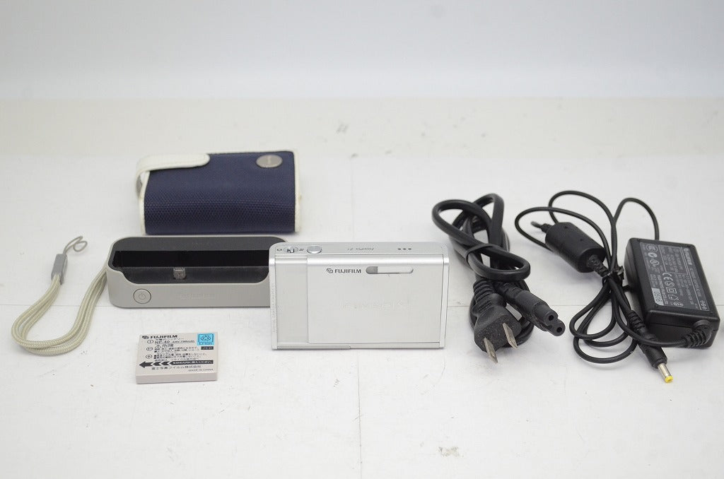 良品 FUJIFILM フジフィルム FinePix Z1 コンパクトデジタルカメラ シルバー 251022h