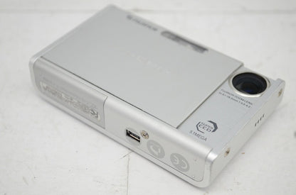 良品 FUJIFILM フジフィルム FinePix Z1 コンパクトデジタルカメラ シルバー 251022h