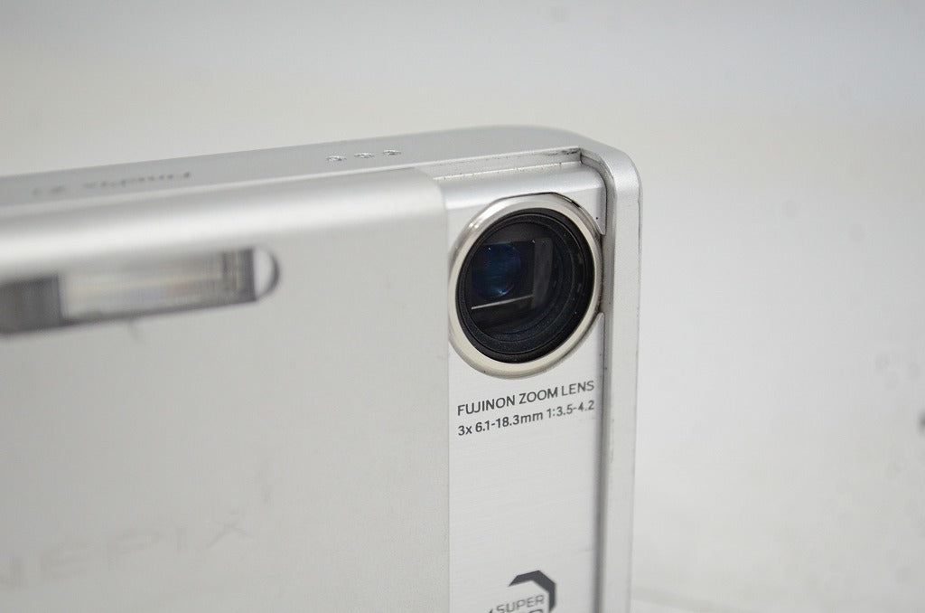 良品 FUJIFILM フジフィルム FinePix Z1 コンパクトデジタルカメラ シルバー 251022h