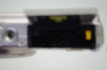 良品 FUJIFILM フジフィルム FinePix F80EXR コンパクトデジタルカメラ シルバー 251023w