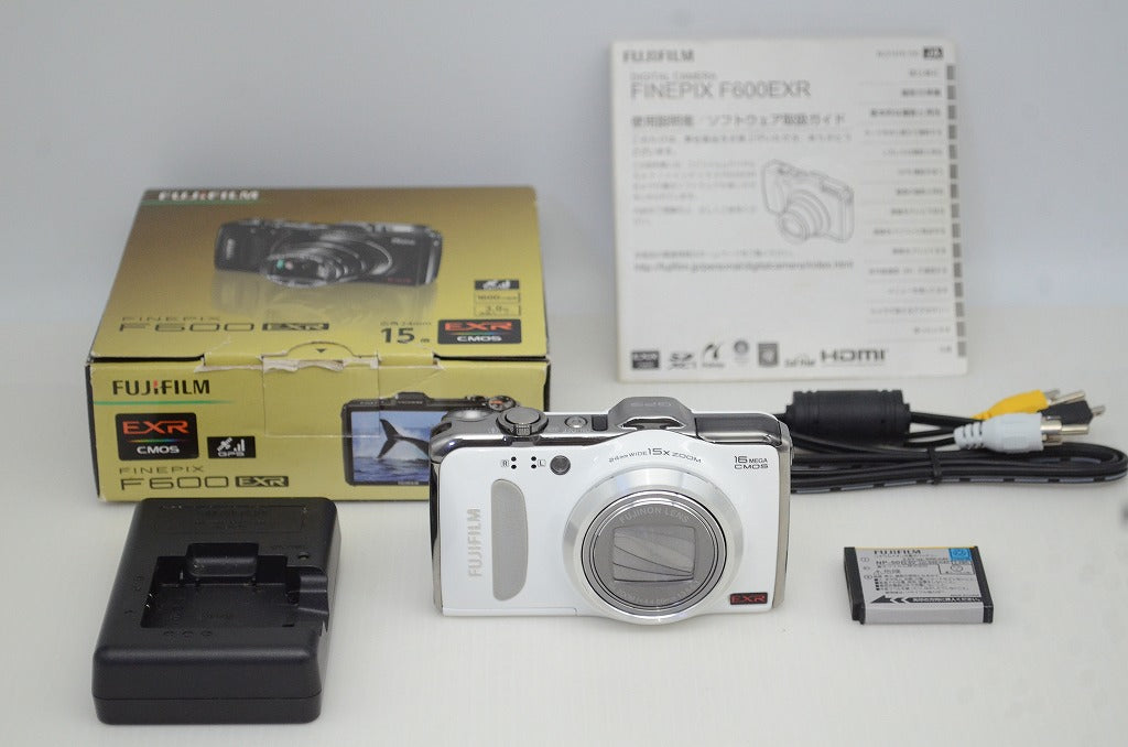 良品 FUJIFILM  フジフィルム FinePix F600EXR コンパクトデジタルカメラ ホワイト 元箱付 251027k