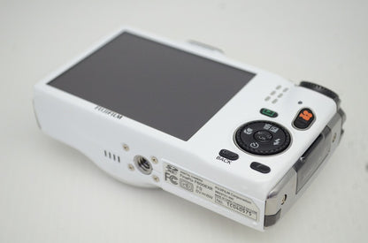 良品 FUJIFILM  フジフィルム FinePix F600EXR コンパクトデジタルカメラ ホワイト 元箱付 251027k