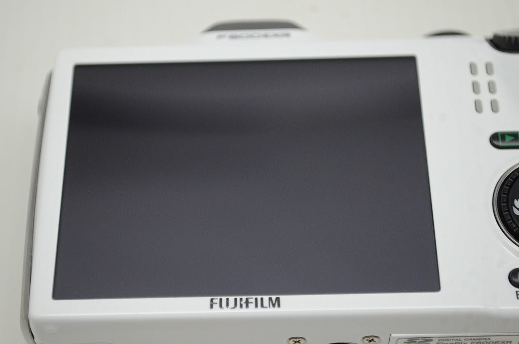 良品 FUJIFILM  フジフィルム FinePix F600EXR コンパクトデジタルカメラ ホワイト 元箱付 251027k