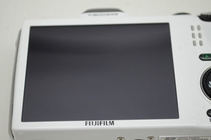 良品 FUJIFILM  フジフィルム FinePix F600EXR コンパクトデジタルカメラ ホワイト 元箱付 251027k